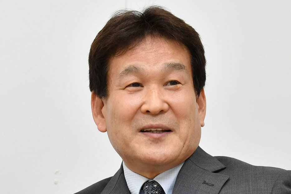 辛坊治郎氏