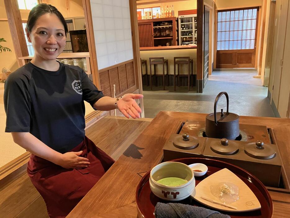 まずは、大和当帰ときなこがかかった本くずのお菓子とお薄をいただき、ほっと一息