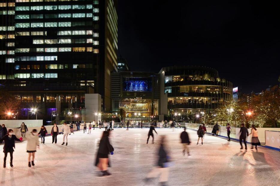 「MIDTOWN ICE RINK」（過去開催の夜の様子）