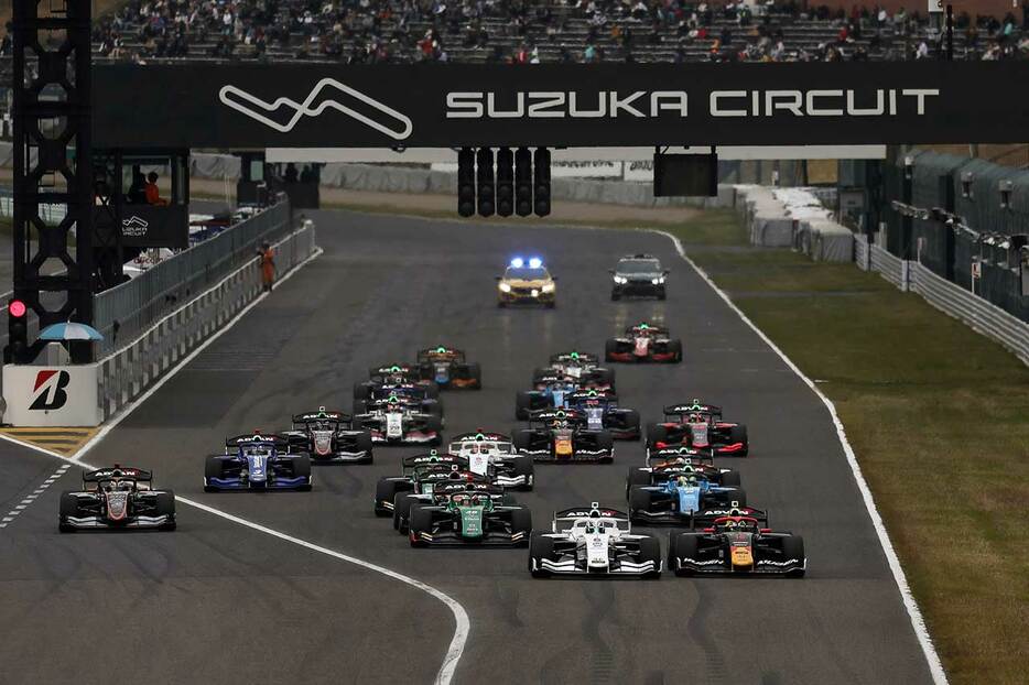 2024スーパーフォーミュラ第9戦鈴鹿　決勝スタート