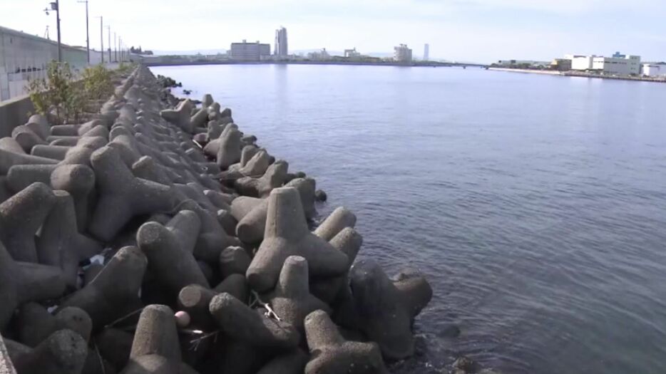 遺体が見つかった海岸　大阪・貝塚市