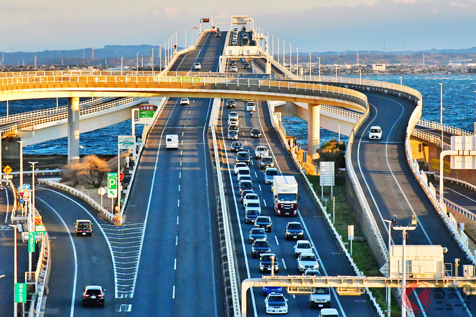 東京湾アクアラインが通行止めに（画像：写真AC）。