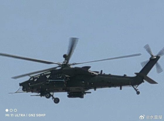 中国がＺ－２０を基盤に開発した、いわゆるＺ－２１攻撃ヘリコプター［写真　Ｘ＠ＡｍＲａａｄ　ＰＳＦ］