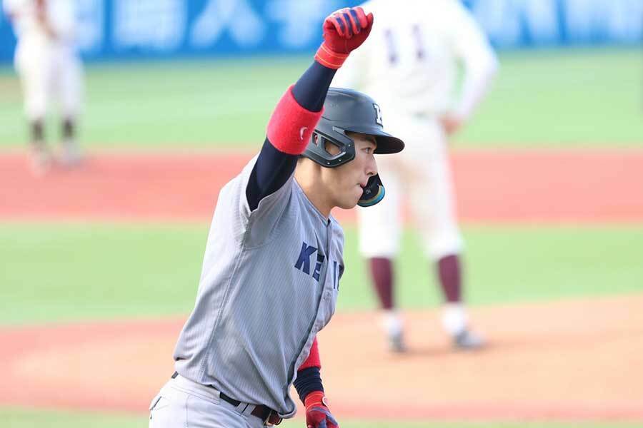 早大戦で本塁打を放った慶大・清原正吾【写真：加治屋友輝】