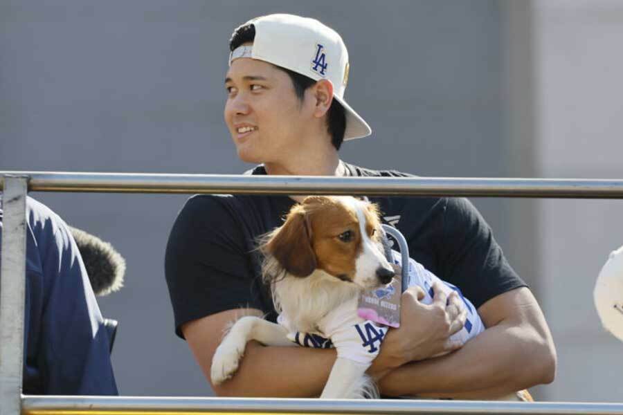 パレードに参加したドジャース・大谷翔平と愛犬のデコピン【写真：Getty Images】