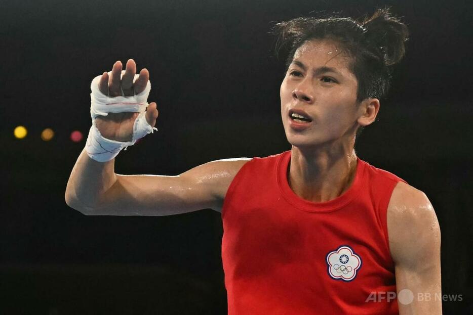 パリ五輪、ボクシング女子57キロ級決勝。金メダル獲得を喜ぶ台湾の林郁婷（2024年8月10日撮影）。【翻訳編集】 AFPBB News