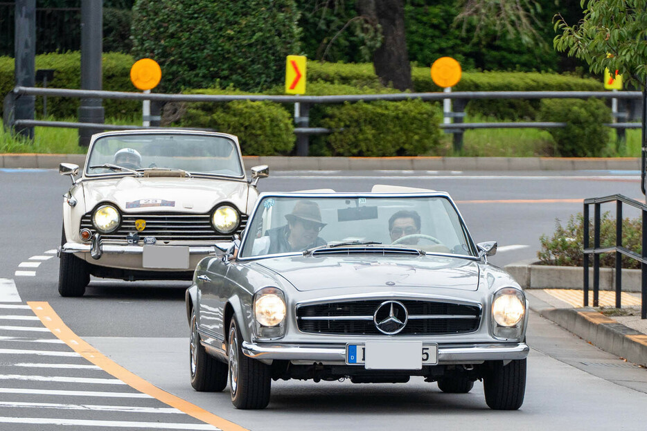 ハンドリング性能の良さからコーナリングも楽しい280SL。オートマチックミッションはステアリング捌きに集中させてくれるそうだ