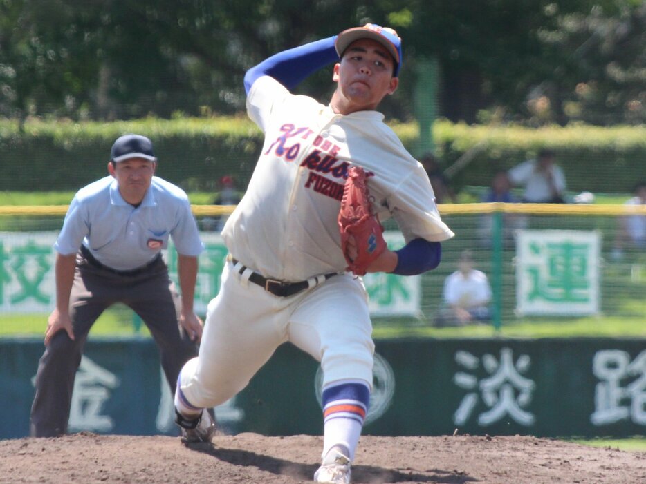 ソフトバンクから育成7位で指名を受けた神戸国際大附高の津嘉山憲志郎。トミー・ジョン手術後もチームでは中心的な役割を果たした photograph by Fumi Sawai