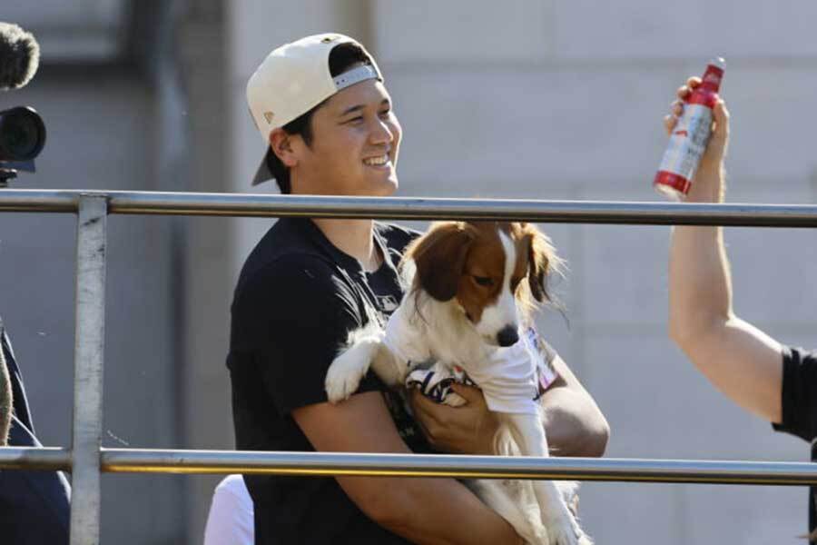 パレードに参加したドジャース・大谷翔平と愛犬のデコピン【写真：Getty Images】