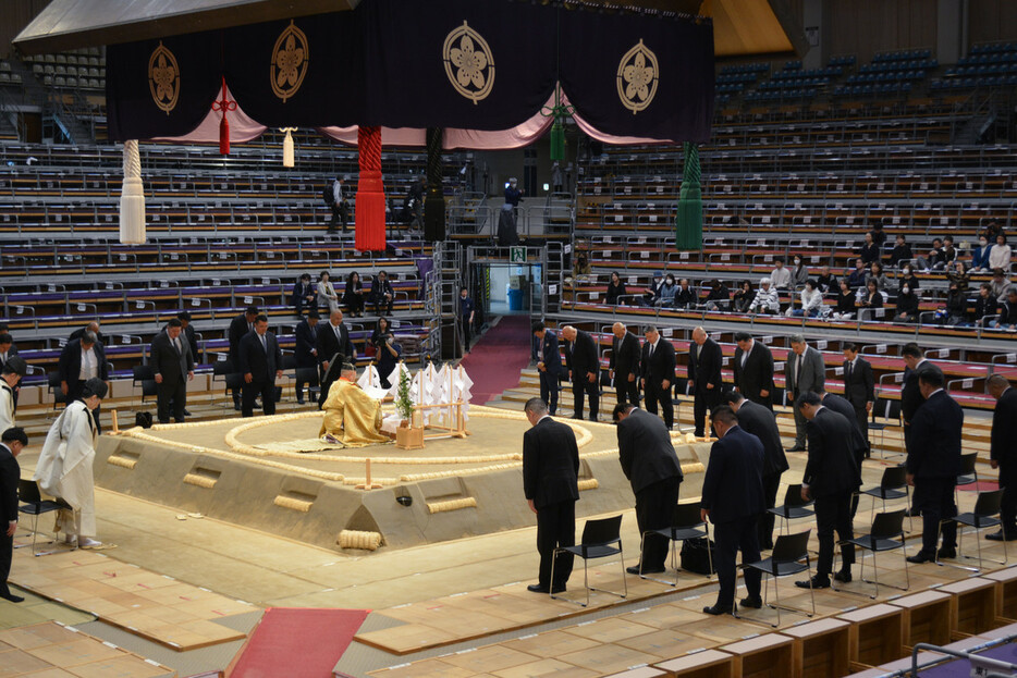 大相撲九州場所を前に行われた土俵祭＝９日、福岡国際センター