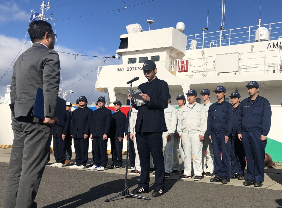 帰港式で成長した姿を見せた実習生