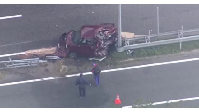 トラックに追突された乗用車（広島市佐伯区・西広島バイパス）