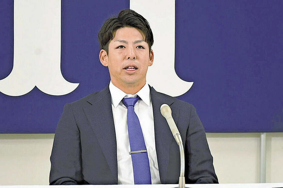 「危機感を持ってやらないといけない」と来季への決意を語る野間選手（広島市南区で）