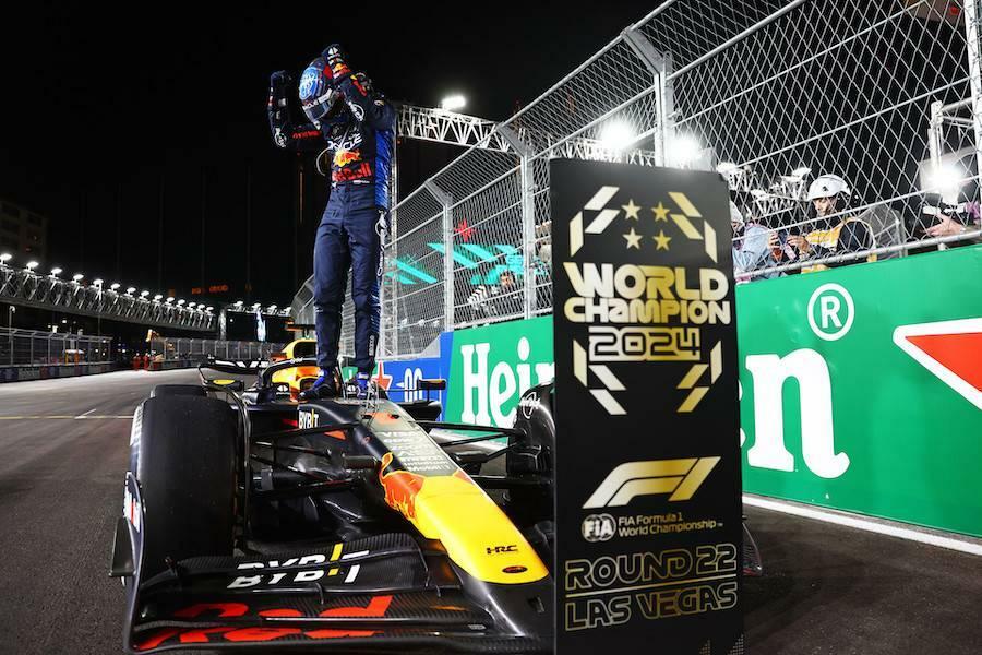 ドライバーズ・タイトル4連覇をF1ラスベガスGPで決めて喜ぶマックス・フェルスタッペン（レッドブル）(C)Red Bull Content Pool