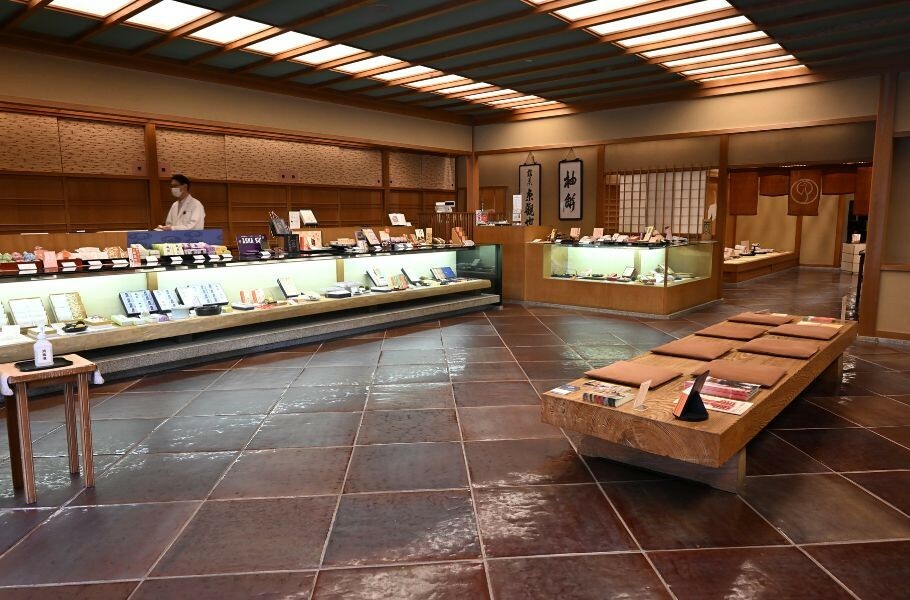 創業は享和3年(1803年)の和菓子屋「鶴屋吉信」