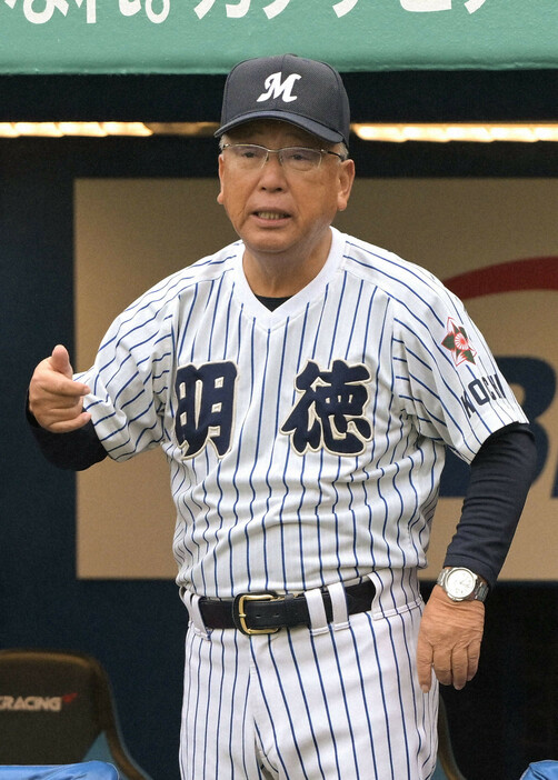 【明徳義塾－横浜】明徳義塾の馬淵史郎監督＝神宮球場で2024年11月21日、渡部直樹撮影