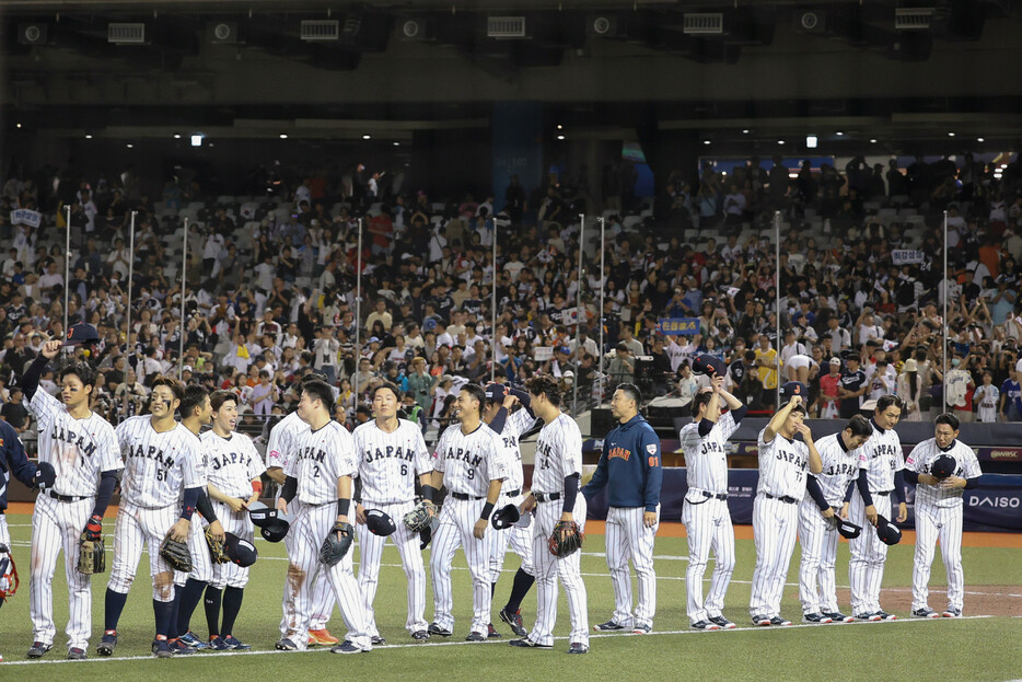 韓国に勝利した日本代表＝１５日、台北