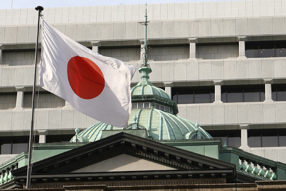 日銀が２７日発表した２０２４年９月中間決算によると、保有する国債の含み損は９月末時点で１３兆６６０４億円となり、前年同期の１０兆５０００億円を上回り過去最大となった＝１０月撮影、東京・日本橋本石町