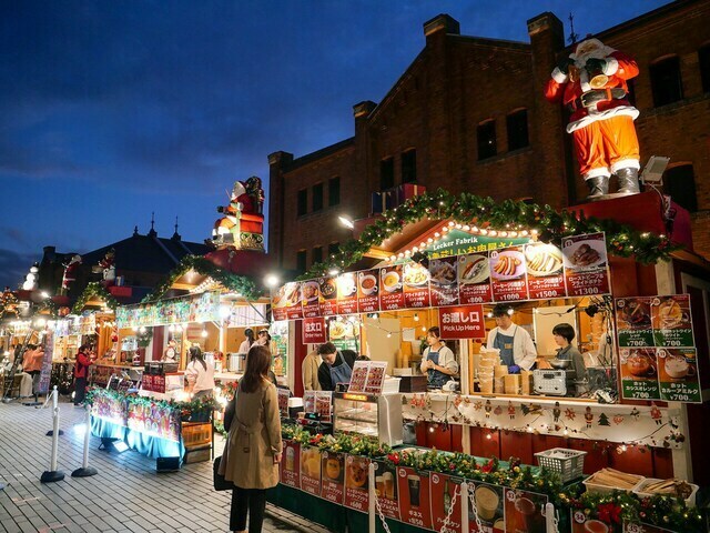 本場ドイツの雰囲気が味わえる「Christmas Market in 横浜赤レンガ倉庫」（筆者撮影）