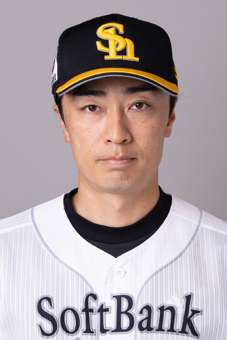 プロ野球ソフトバンクは５日、和田毅投手（４３）が今季限りで現役を引退すると発表した。今季は左手指の不調で出遅れて登板は８試合にとどまり、ポストシーズンは中継ぎで準備していたが、左脚の負傷で離脱した。