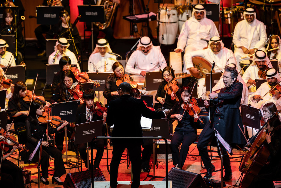 『Marvels of Saudi Orchestra』に特別出演した布袋寅泰