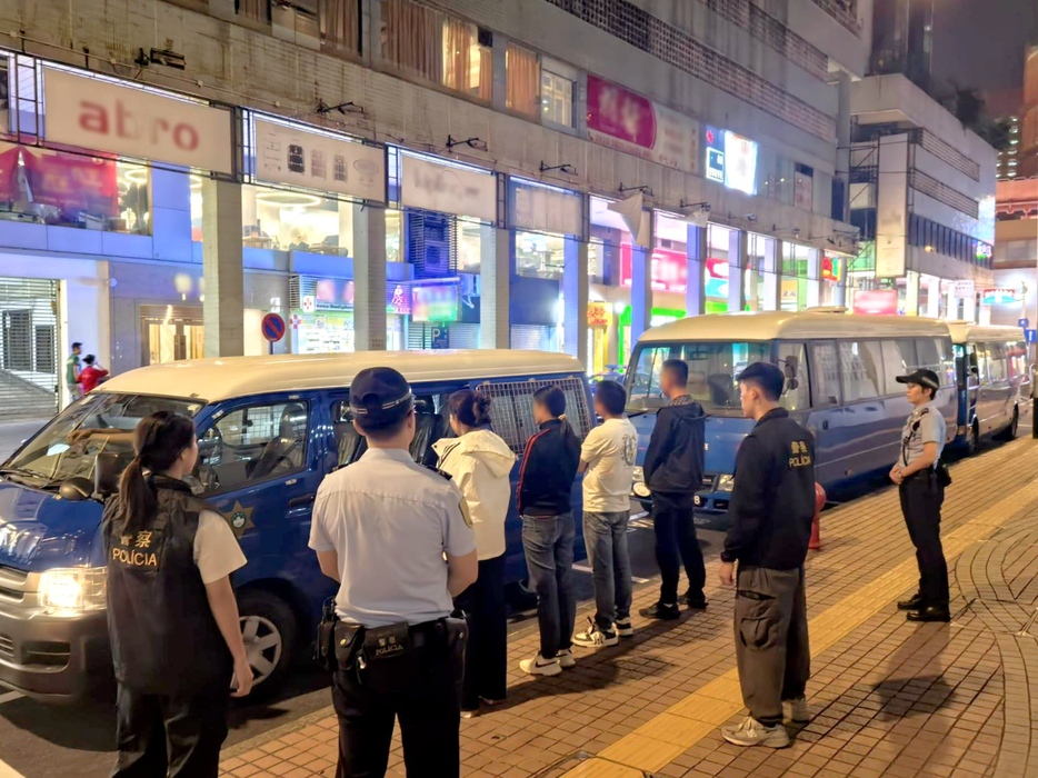 マカオ治安警察局による一斉取り締まりの様子（写真：マカオ治安警察局）