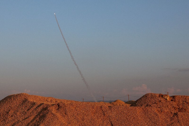 イスラエルの防空システムから発射される迎撃弾＝イスラエル北部で2024年10月31日、ロイター