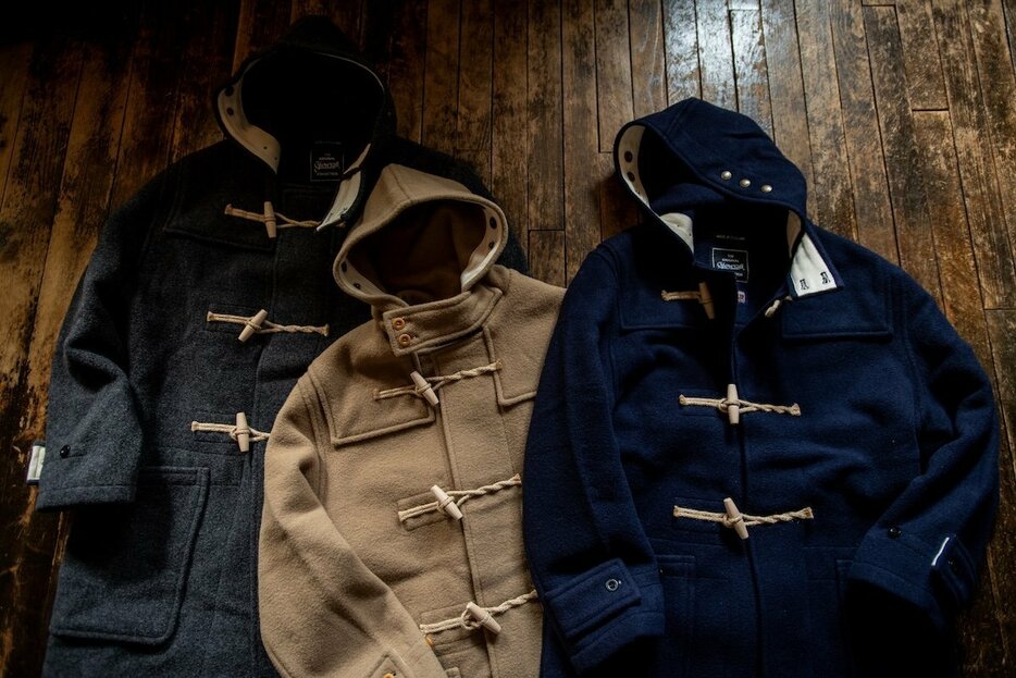 「GLOVERALL BLUE BLUE MONTY DUFFLECOAT EXCLUSIVE（CAMEL、CHARCOAL、NAVY／XXS～L）」9万9,000円／グローバーオール xブルーブルー（ブルーブルー ヨコハマ）