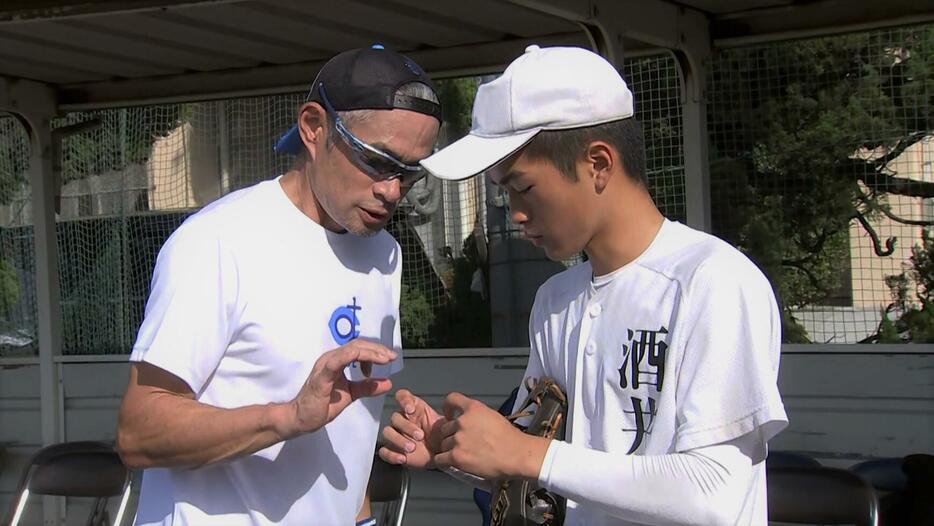 イチローさんと酒井唯仁選手（1年）