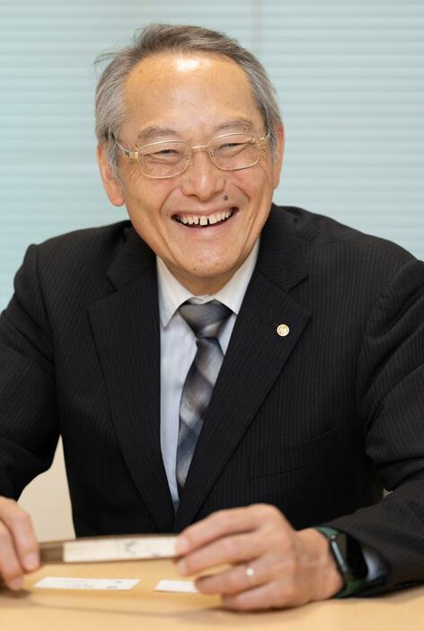 笑顔の田中寅彦氏