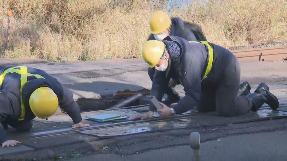 通過した踏切が破損（16日　北海道森町）