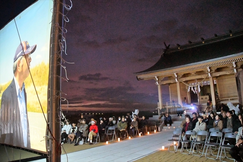 苕野神社の特設スクリーンで上映された映画