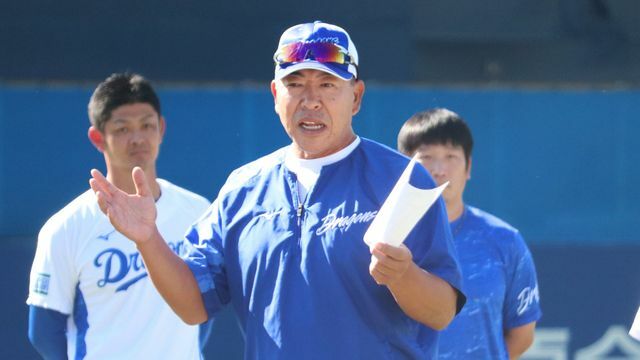 中日の井上一樹新監督(写真：時事)