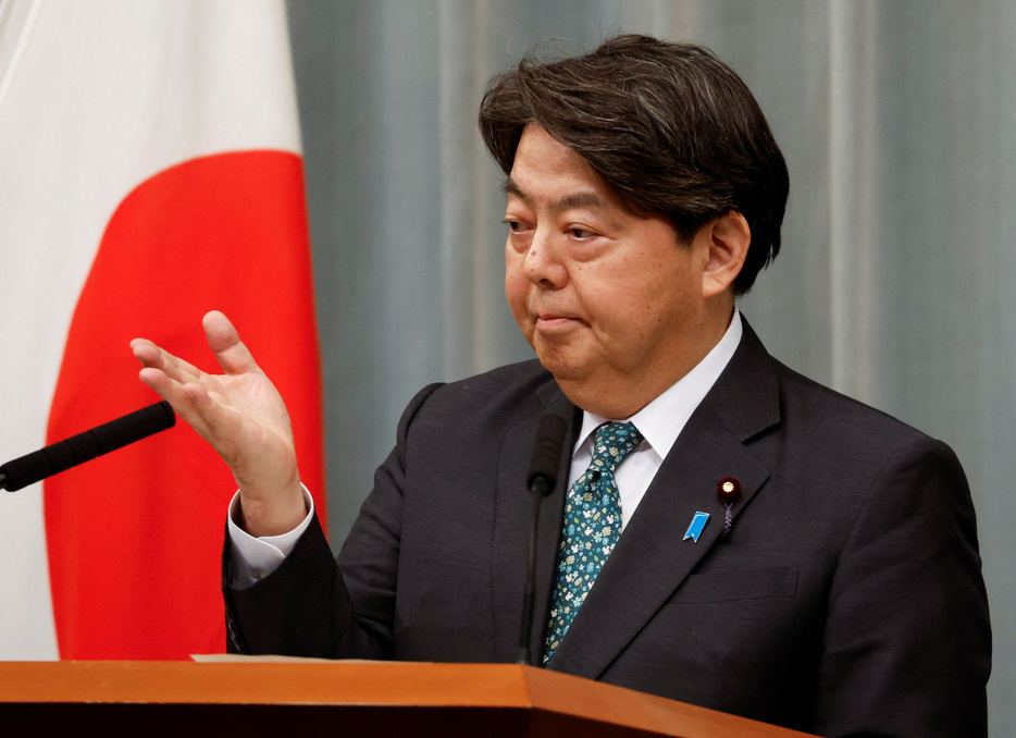 　１１月１９日、林芳正官房長官（写真）は閣議後会見で、ブラジル訪問中の石破茂首相がスターマー英首相との会談で日英経済版２プラス２閣僚会合の立ち上げで一致したことを明らかにした。写真は都内で昨年１２月撮影（２０２４　ロイター／Issei Kato）