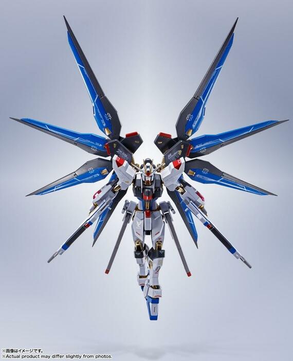 「機動戦士ガンダムSEED DESTINY」のストライクフリーダムガンダムのフィギュア「METAL ROBOT魂＜SIDE MS＞ ストライクフリーダムガンダム ［Re：Coordinate］」（c）創通・サンライズ