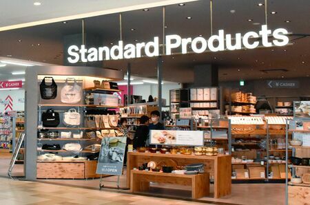 オープンした「Ｓｔａｎｄａｒｄ　Ｐｒｏｄｕｃｔｓ　ｂｙ　ＤＡＩＳＯ」＝１日、浦添市のサンエー浦添西海岸パルコシティ