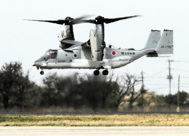 陸上自衛隊木更津駐屯地に暫定配備されている陸自オスプレイ=2023年4月