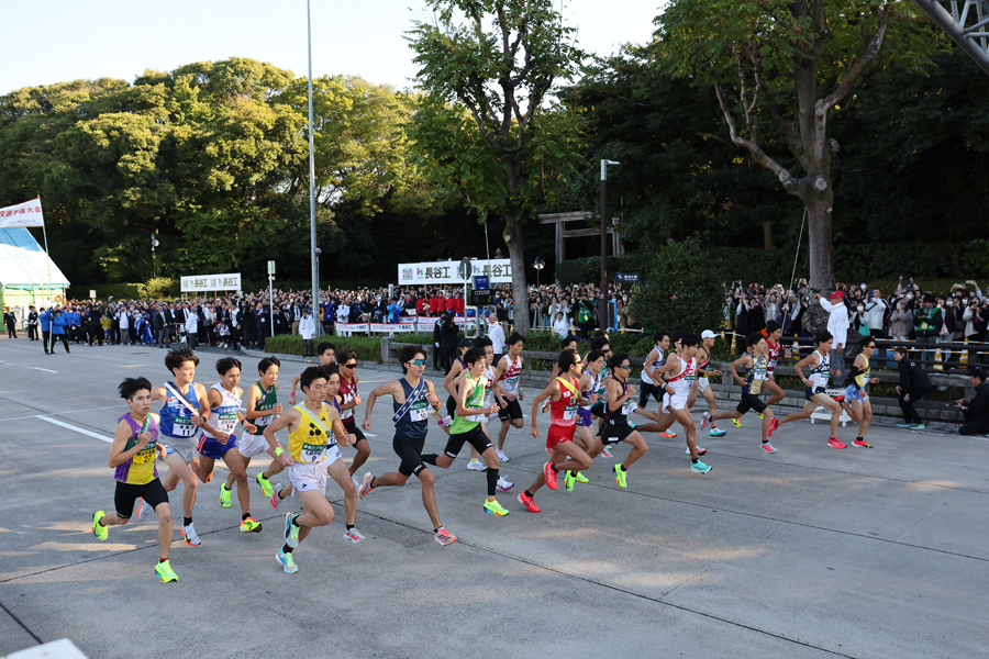 全日本大学駅伝1区をスタートする選手