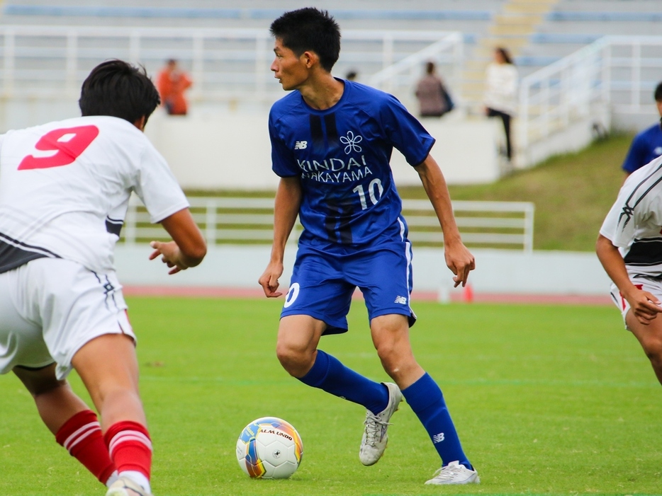 近大和歌山高の10番を背負うMF松林優(3年)(Kaori MAEDA)