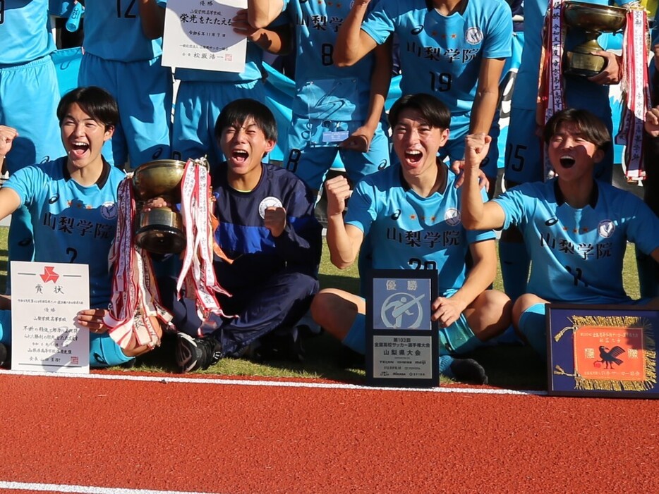 主将の山田逞人(3年/左)とFW小河原瑛太(3年)(GEKISAKA)