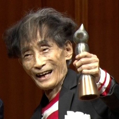 手塚治虫文化賞・特別賞を受賞した楳図かずおさん