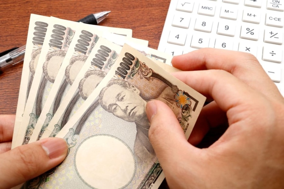 サラリーマンは「日頃のストレス解消」にどれだけのお金を使っている？ 「月2万円」使うのは高すぎ？