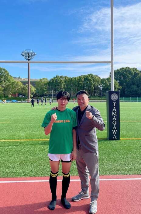 ラグビー東京都中学選抜のセレクションに参加した侍人（左）は父・義人氏とツーショット