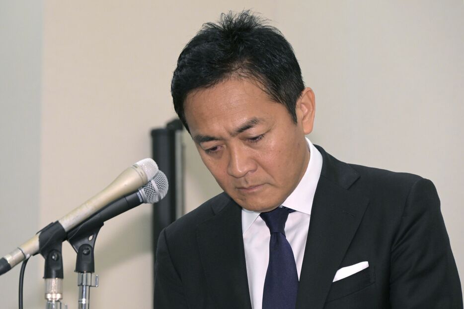 不倫報道で謝罪する玉木雄一郎氏　©時事通信社