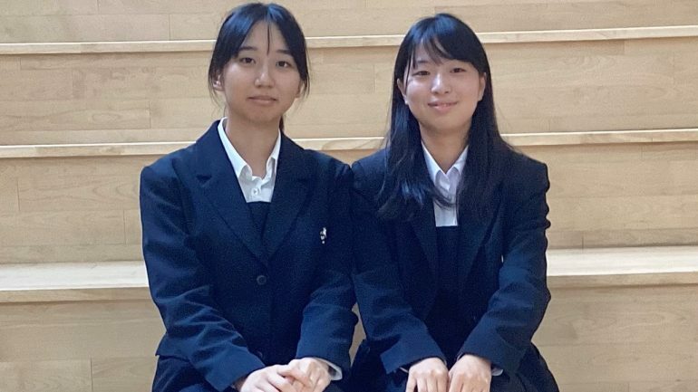 西田彩乃さん（左）と木村心愛さん（右）。二人とも高松第一高等学校に通う3年生