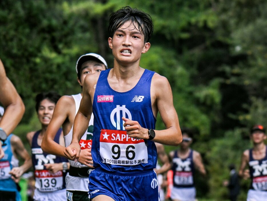 5000mで13分22秒という驚異的な高校記録を持つ順大2年の吉岡大翔。大学ではなかなかその潜在能力を発揮できずにいるが、その胸中は？ photograph by Nanae Suzuki