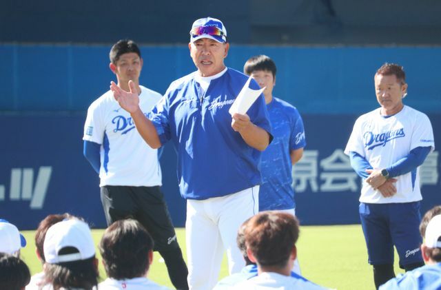 中日の井上一樹監督(写真：時事)