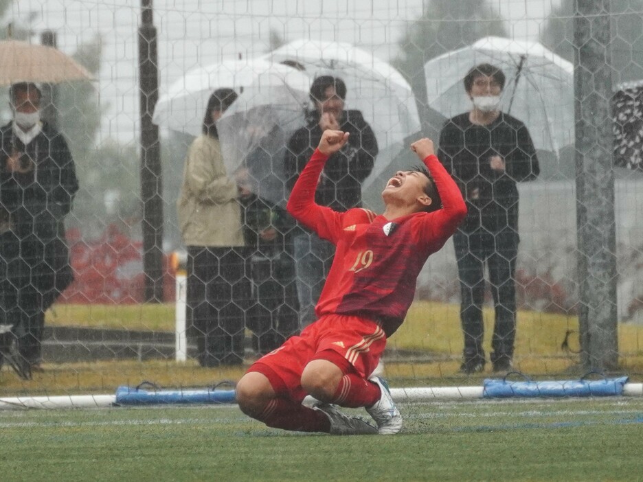 劇的な決勝弾で勝利の主役をさらった新潟明訓高FW田代蓮翔(1年=長岡ジュニアユースFC出身)(Masashi TSUCHIYA)