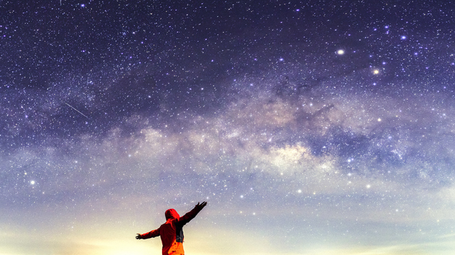 見えていないだけで夜空は輝いているという事実 photo by gettyimages