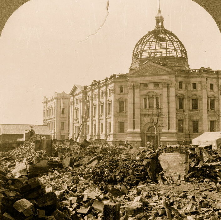 1923年9月に起きた関東大震災。写真は横浜正金銀行の周辺　©getty